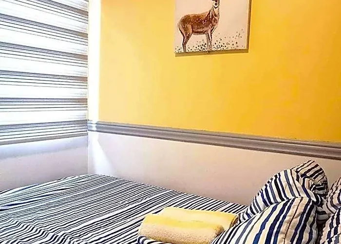 Staycation At Shore 1 Moa By Zurich Management Hotel 4*